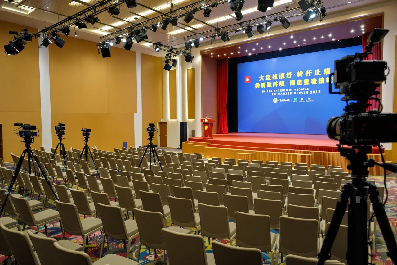 现场直击:某品牌发布会因艺人迟到两小时,媒体集体离场 - 吃瓜视频 现场直击:某品牌发布会因艺人迟到两小时,媒体集体离场 - 吃瓜视频